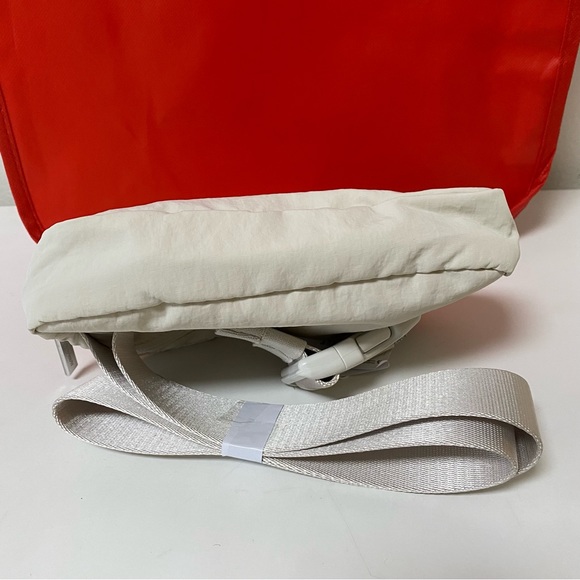 Lululemon Everywhere Belt Bag NWT white opal - Picture 14 of 15